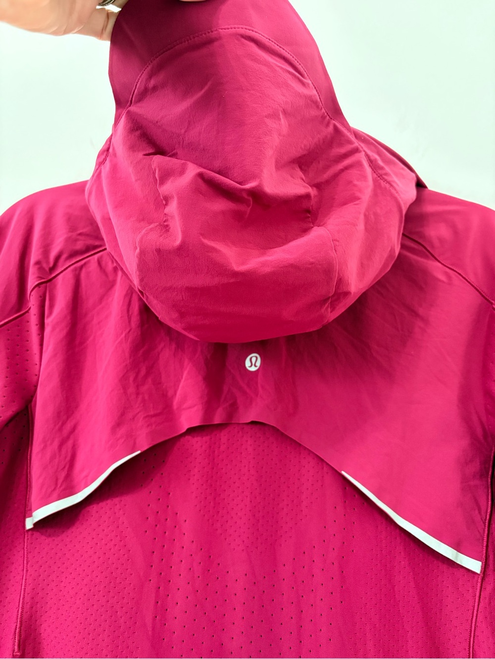 Lululemon SenseKnit Composite Running Jacket Size 6 Pomegranate EUC - Picture 9 of 14